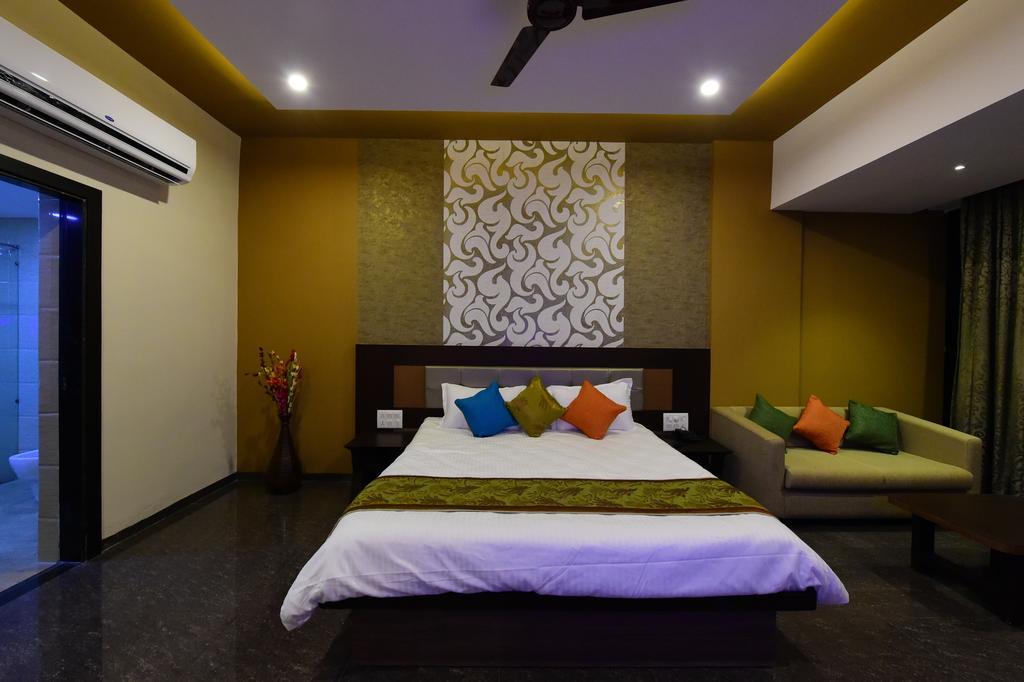 Nadiād Hotel Opulence المظهر الخارجي الصورة