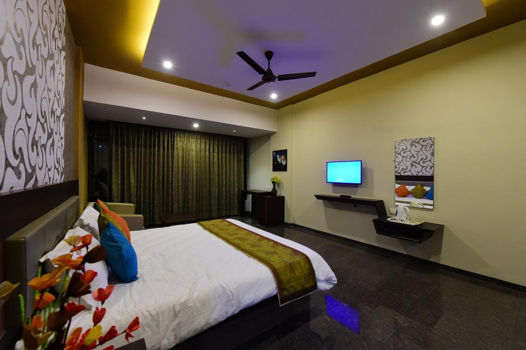 Nadiād Hotel Opulence المظهر الخارجي الصورة