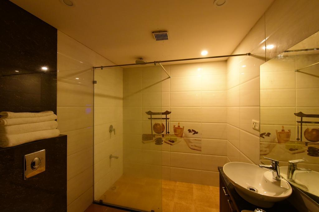Nadiād Hotel Opulence المظهر الخارجي الصورة