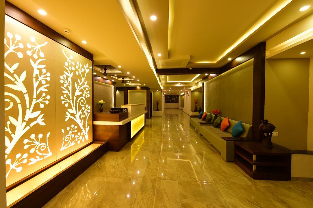Nadiād Hotel Opulence المظهر الخارجي الصورة
