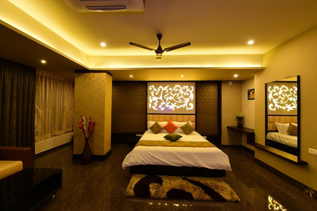 Nadiād Hotel Opulence المظهر الخارجي الصورة
