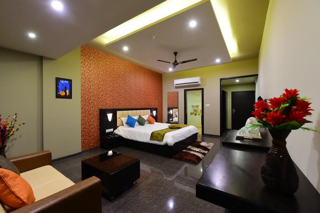 Nadiād Hotel Opulence المظهر الخارجي الصورة