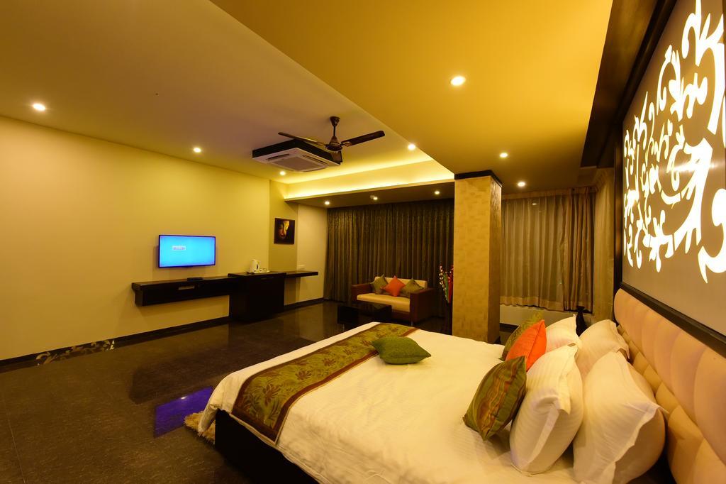 Nadiād Hotel Opulence المظهر الخارجي الصورة