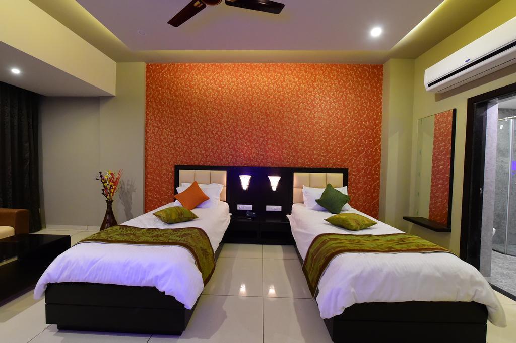 Nadiād Hotel Opulence المظهر الخارجي الصورة