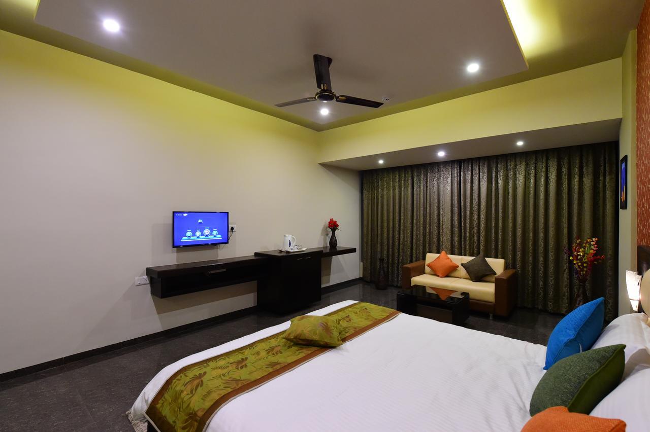 Nadiād Hotel Opulence المظهر الخارجي الصورة
