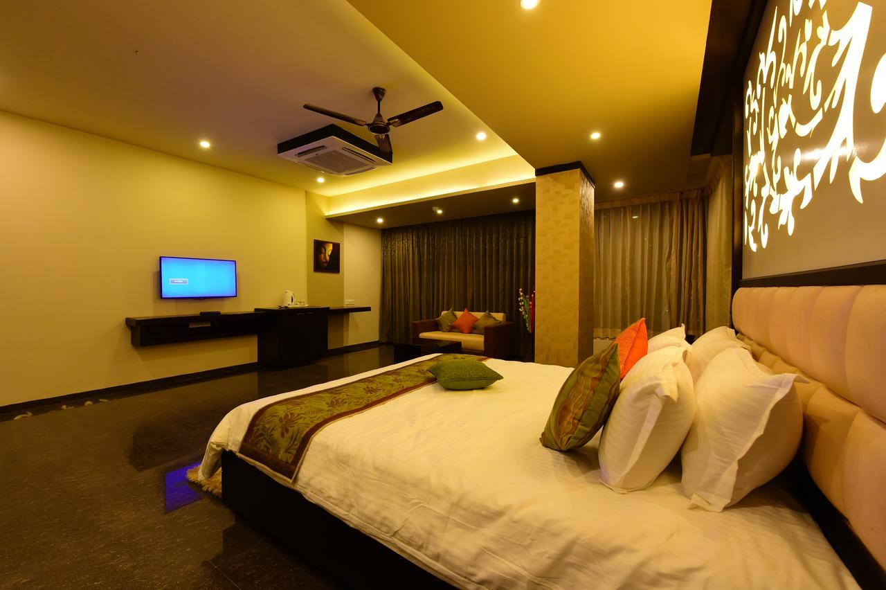 Nadiād Hotel Opulence المظهر الخارجي الصورة